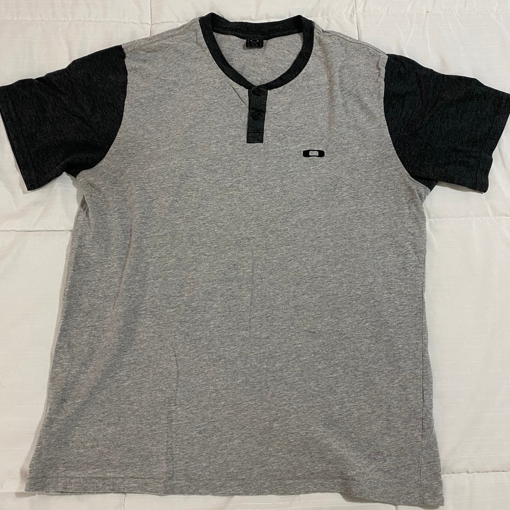 Oakley tee